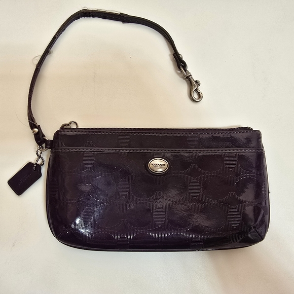 Purple Coach purple plum mini bag wristlet patent leather embossed - Picture 4 of 14